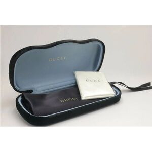 Gucci Black Velvet Sunglasses Case. Includes dust pouch and cleaning cloth